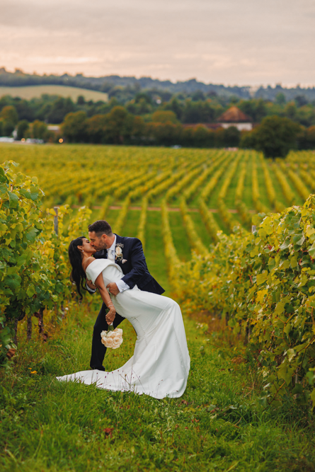 Wedding couple natural posing ideas for photography